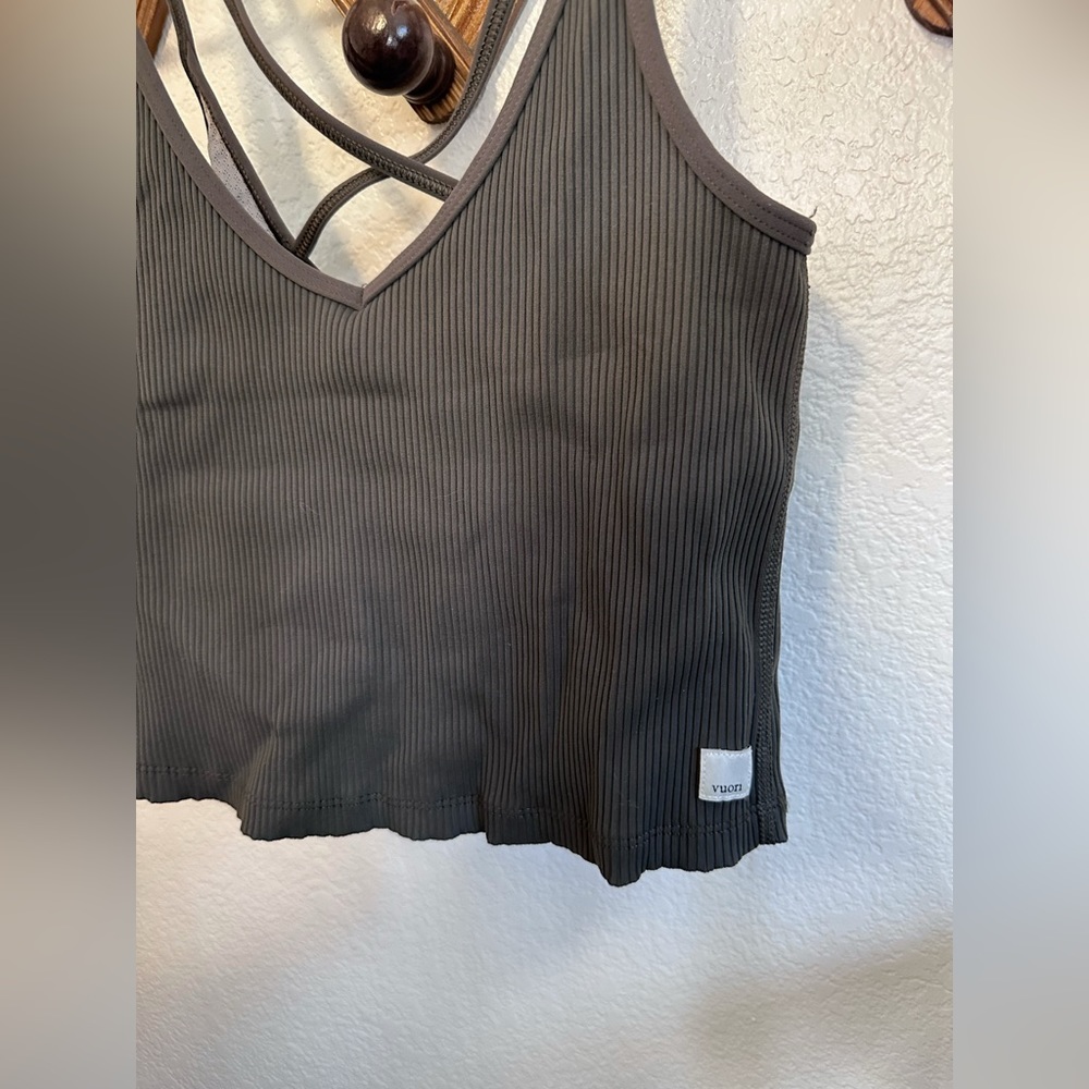Vuori Ribbed Crop Tank - Picture 2 of 5